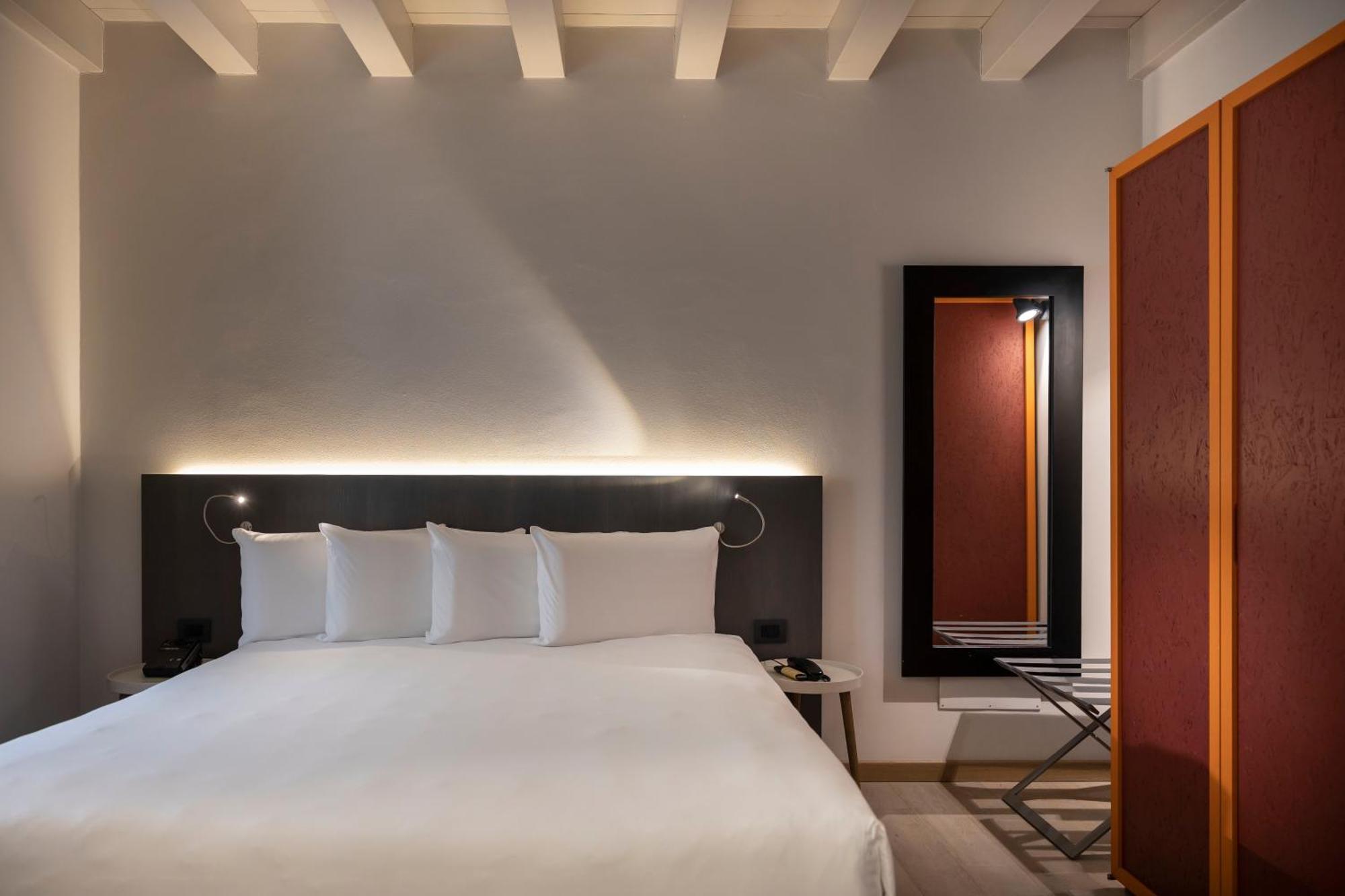Savona 18 Suites Milano Eksteriør billede